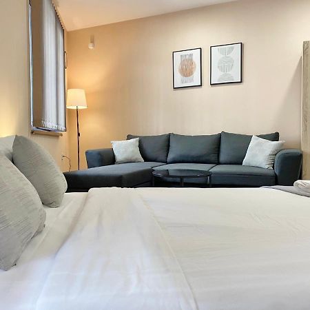 Studio For 4 Guests Next To Mall & Free Street Parking สตาราซาโกรา ภายนอก รูปภาพ
