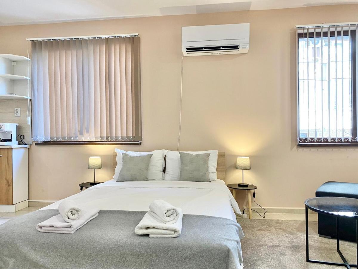 Studio For 4 Guests Next To Mall & Free Street Parking สตาราซาโกรา ภายนอก รูปภาพ