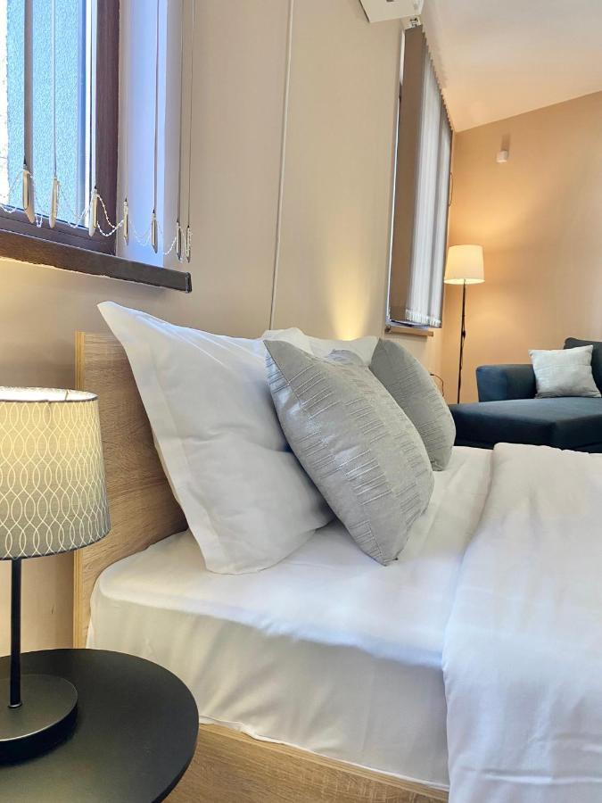 Studio For 4 Guests Next To Mall & Free Street Parking สตาราซาโกรา ภายนอก รูปภาพ