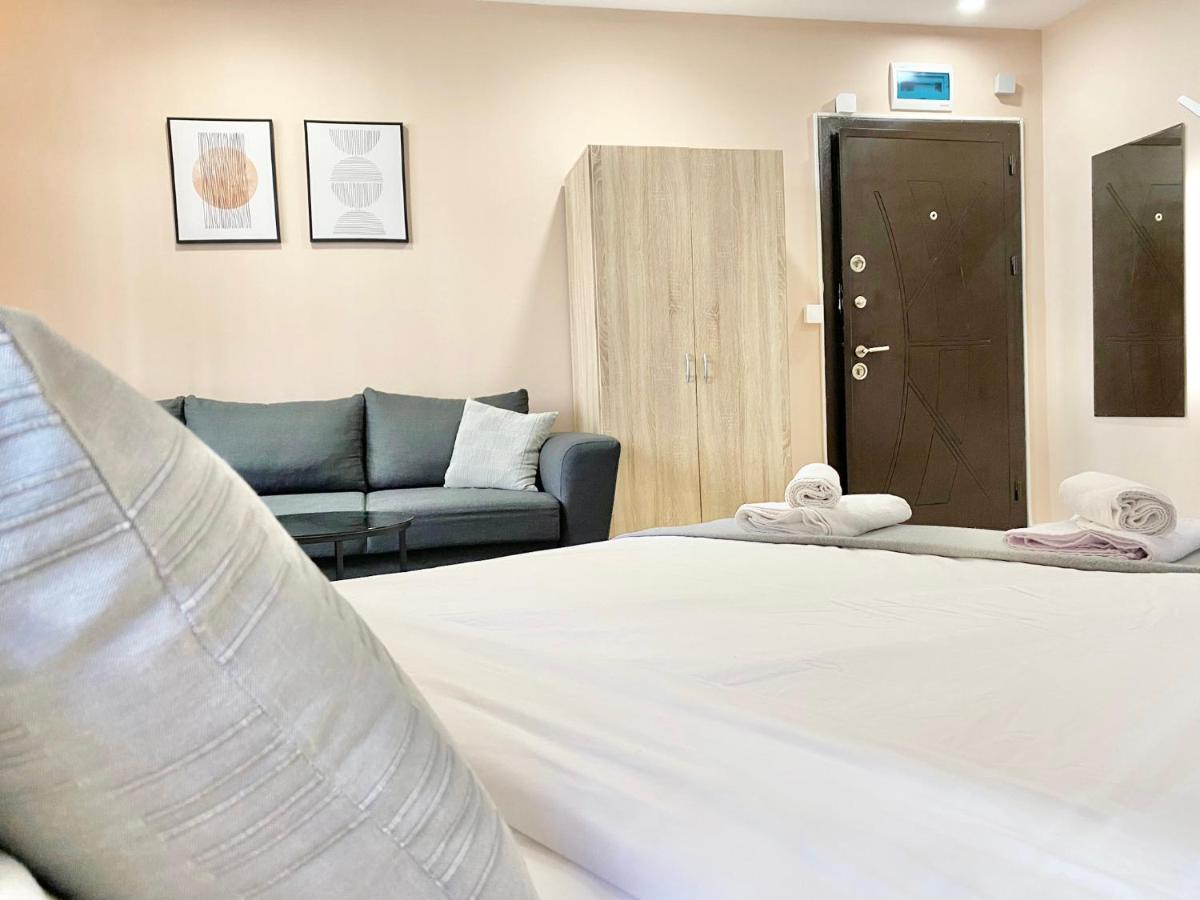 Studio For 4 Guests Next To Mall & Free Street Parking สตาราซาโกรา ภายนอก รูปภาพ