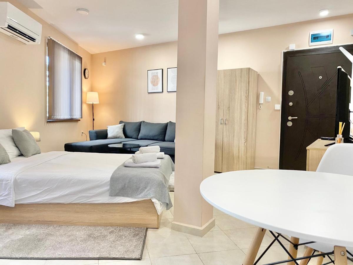 Studio For 4 Guests Next To Mall & Free Street Parking สตาราซาโกรา ภายนอก รูปภาพ